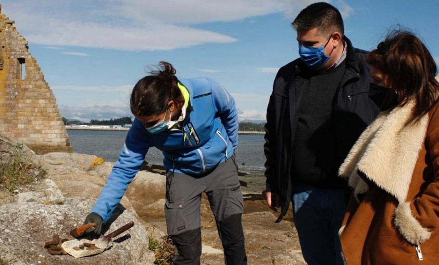 Hallan restos de cerámica y de un muro en el primer examen arqueológico de San Sadurniño