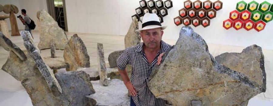 CAMBADOS - Manolo Paz abre hoy al público su nueva exposición “Luna Azul”