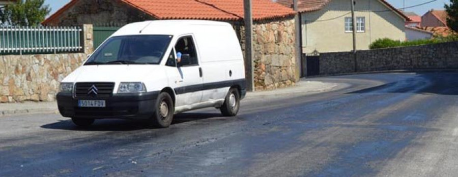 RIVEIRA - La Diputación asegura que la obra de pavimentación del vial de A Graña superó todos los controles de calidad