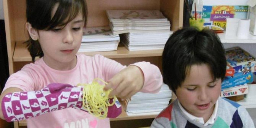 SANXENXO-Humana impulsa una campaña de reciclaje textil en los colegios