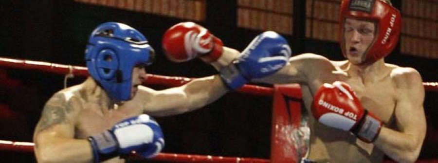 Alto nivel del Club Boxeo Arousa en la velada de Fontecarmoa