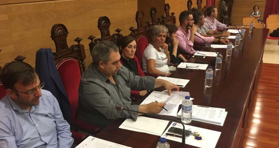 El PP escandaliza al cuatripartito al abstenerse en la moción de Meirás