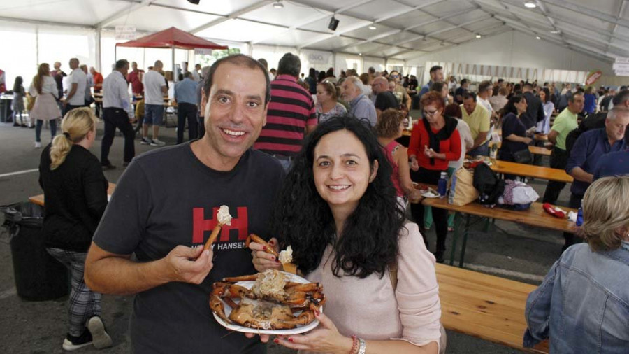 El cangrejo real triunfa en la LVI Festa do Marisco al agotar sus existencias