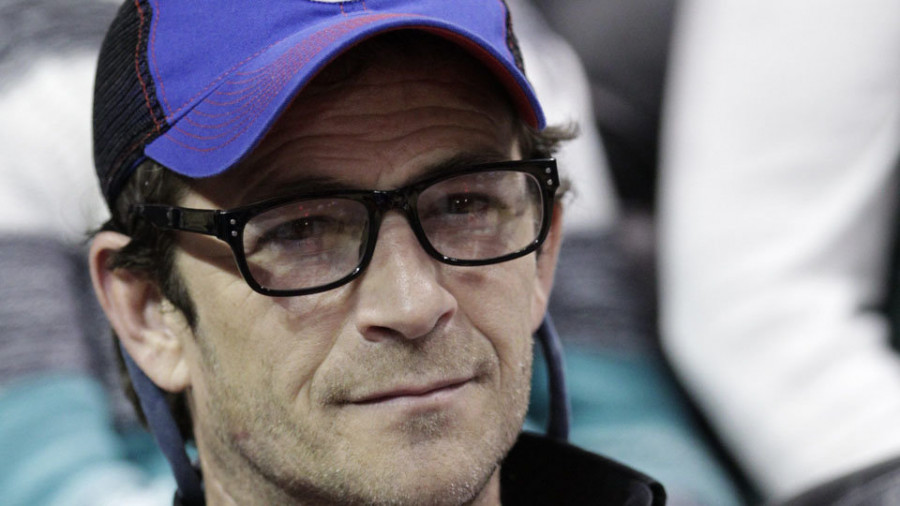 El actor Luke Perry, en observación tras sufrir un derrame cerebral