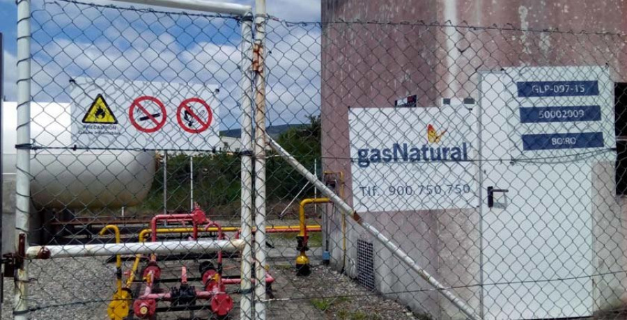 Afectados por la planta de gas en Boiro impulsarán protestas ante las sedes de la Xunta y Concello