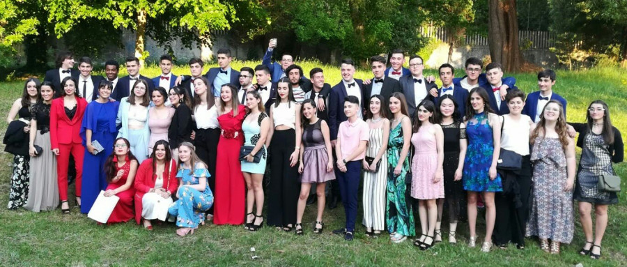 Reportaje | Graduación en el IES Félix Muriel con sabor a despedidas
