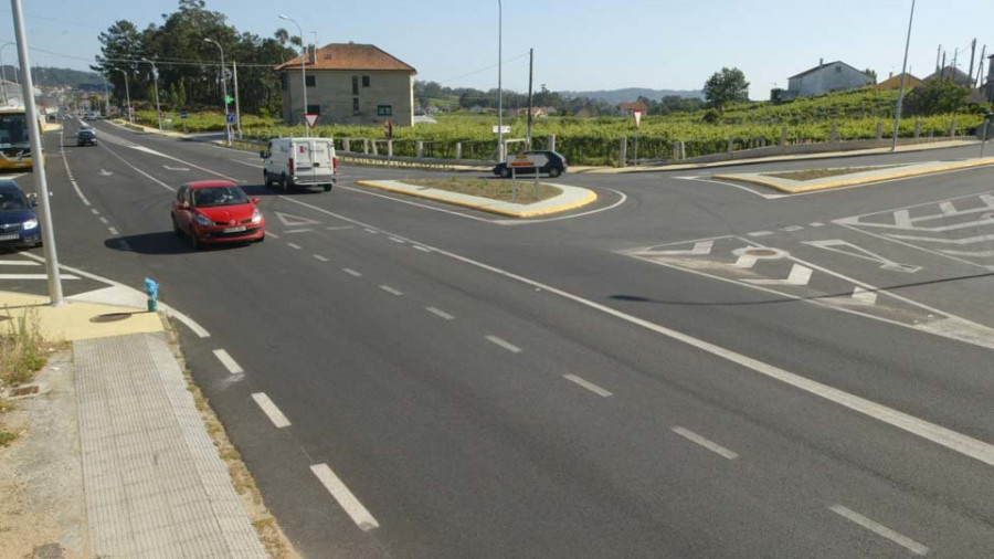 El gobierno solicita la instalación de semáforos en el cruce de O Facho y frente a los Salesianos