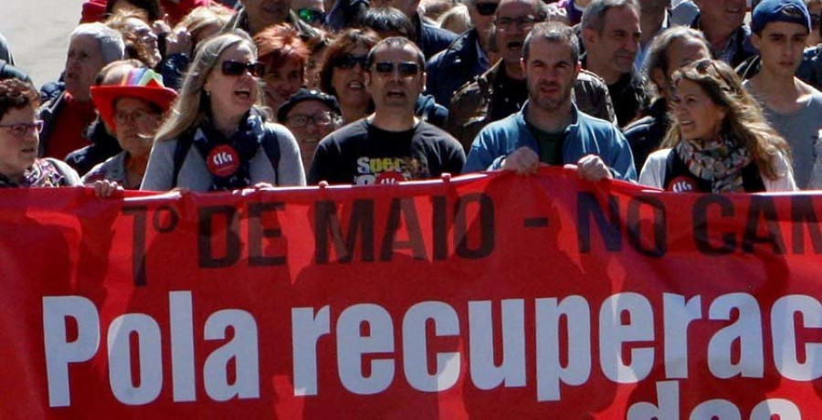 Miles de gallegos reclaman en la calle igualdad, mejores salarios y pensiones dignas