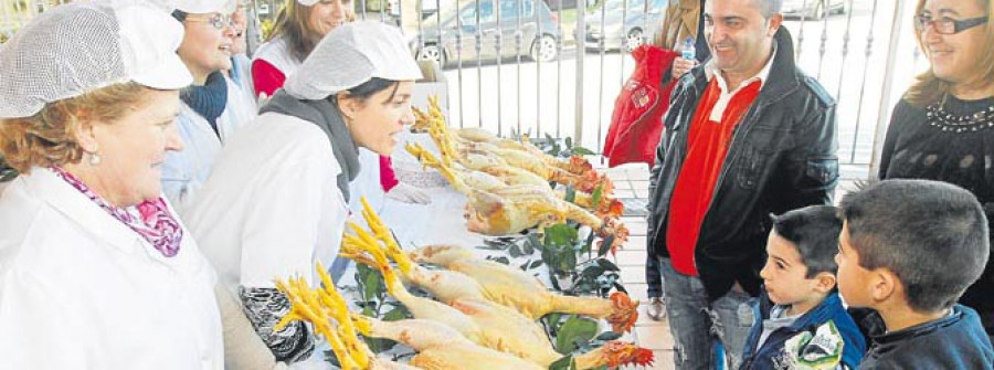 Meis celebra con éxito la primera edición de la Feira do Galo de Curral para dinamizar el rural
