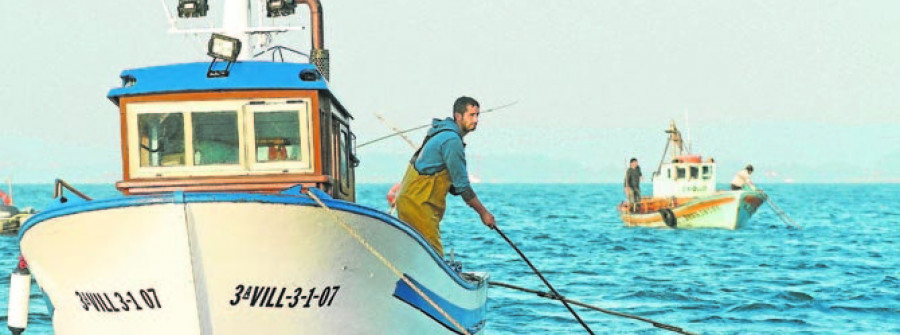 Los rañeiros apuran los últimos días de la campaña de libre marisqueo