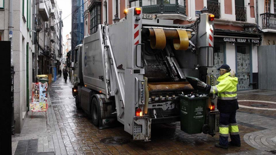 El Gobierno local estudia alquilar nuevos camiones de basura para evitar averías