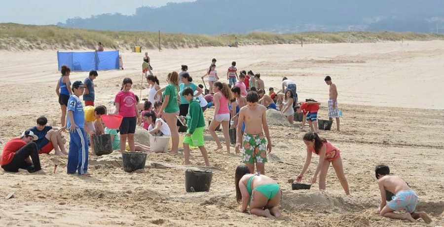Un total de 800 alumnos llenarán la playa de A Lanzada de “contos populares”