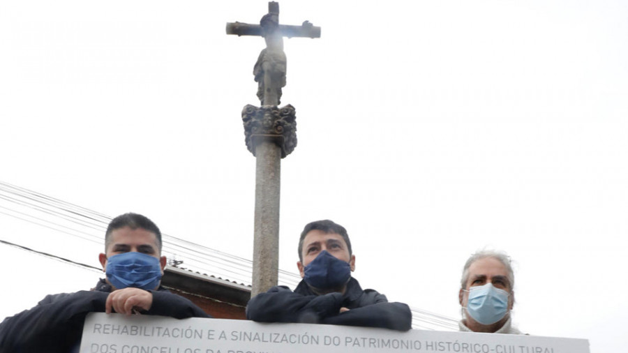 El cruceiro de Terra Santa recupera su esplendor tras dos caídas y una intervención a lo “Ecce Homo” de Borja