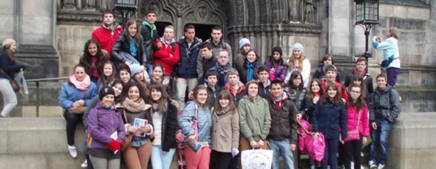 A POBRA - Alumnos del IES Leliadoura, acompañados de estudiantes pobrenses, conocen Escocia