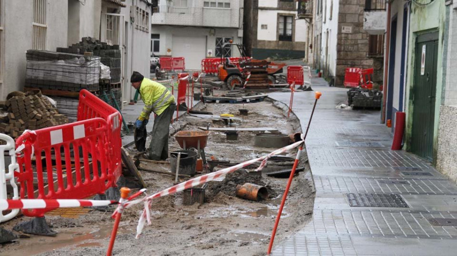 Ravella prorroga dos meses más la obra de la calle Cervantes, en Carril