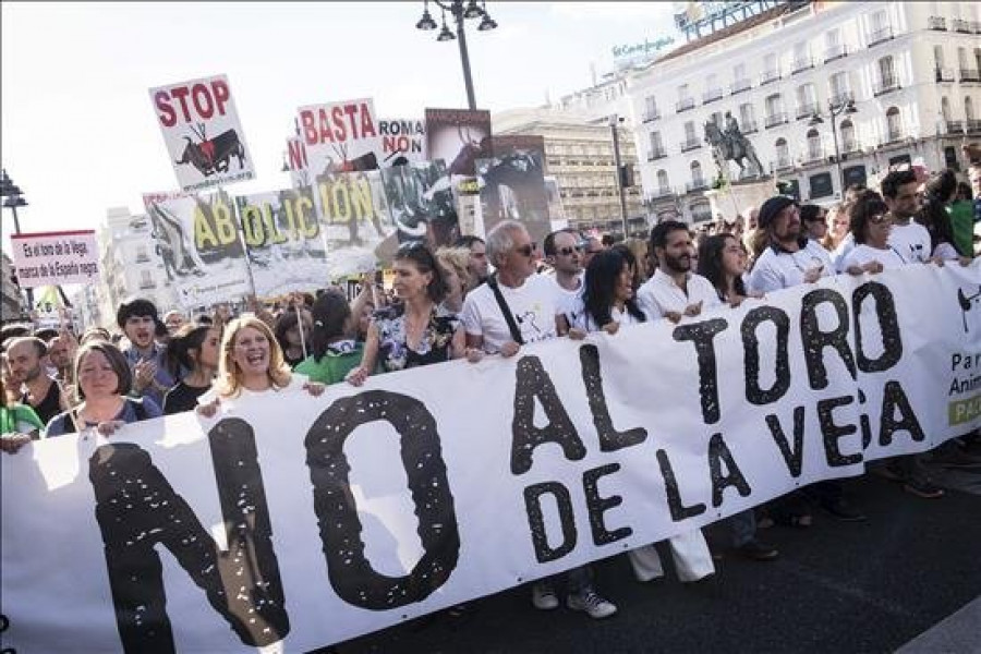 Miles de personas piden en Madrid el fin del Toro de la Vega