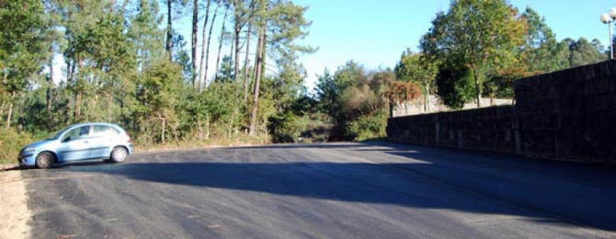 CALDAS - Concluyen las obras de acceso y párking en el cementerio