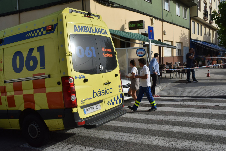 Detenida una mujer por apuñalar a un hombre junto un bar de la Avenida da Coruña en Ribeira
