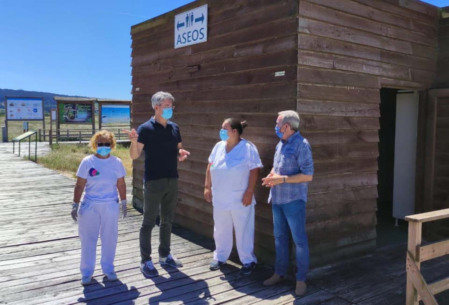 Las playas mecas acogen ya a bañistas con servicios a pleno rendimiento