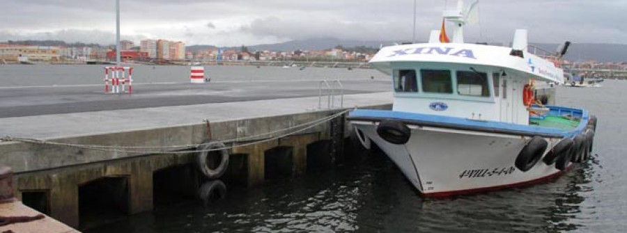 CAMBADOS-La flota estrena muelle interior con una década de retraso