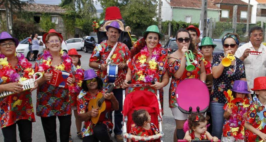 Rubiáns presume del desfile de carrozas más rústico en el broche a las fiestas patronales