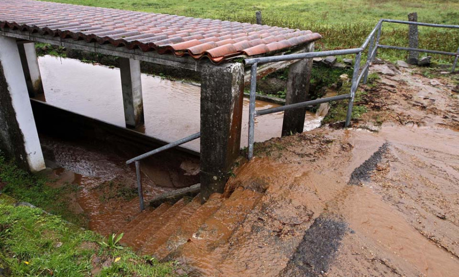 Una obra provoca un río de lodo en Guillán: “Nos fuimos a la cama con el miedo en el cuerpo”