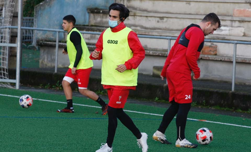 Julio Rey vuelve al trabajo con el Arosa tras  superar la Covid