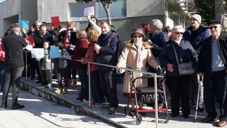 Sanxenxo da los primeros pasos para crear una plataforma propia en defensa de la sanidad