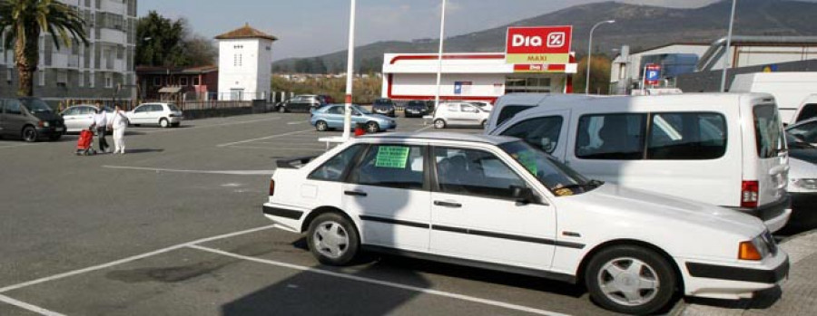 Fole ultima la cita con Dia y Lidl para evitar la venta de coches en su entorno