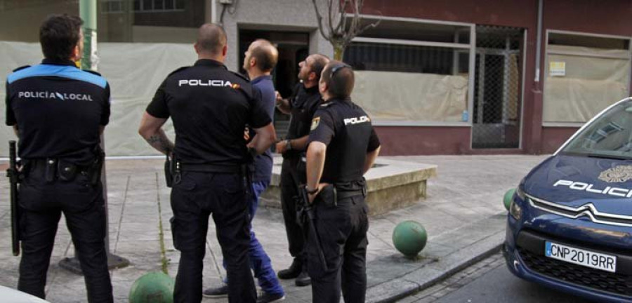 El hombre que escapó por las azoteas agredió con tejas a un policía nacional