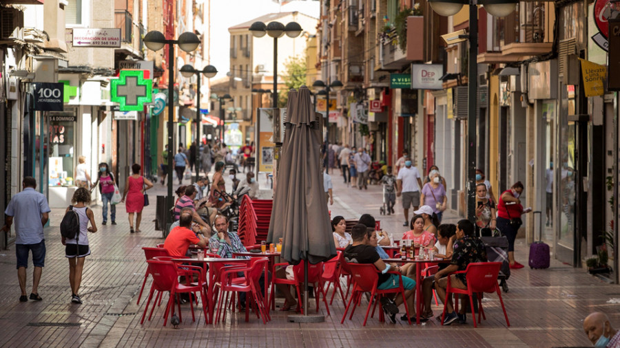 Las malas conductas no cesan y causan aumento del riesgo de contagios en plena ola de rebrotes