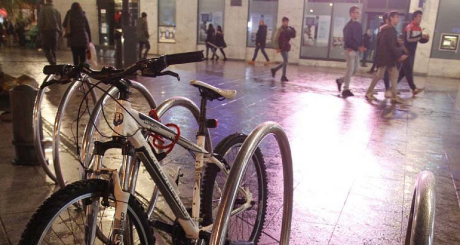 Ravella colocará 136 nuevos aparcabicis en espacios públicos y centros educativos
