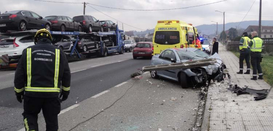El Año Nuevo deja un reguero de accidentes aparatosos en las carreteras de O Salnés