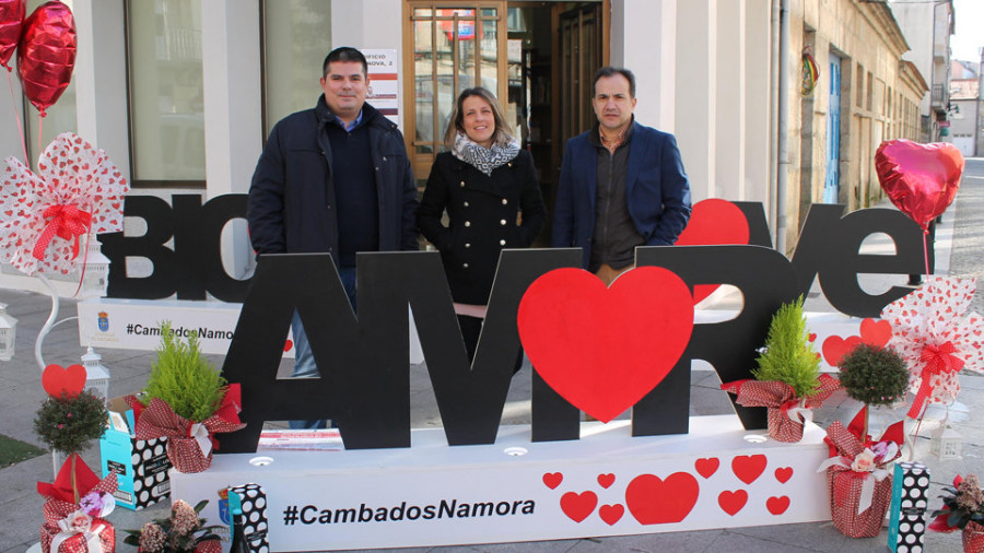 San Valentín sale a la calle en Cambados con conciertos, premios y amorosos “photocall”