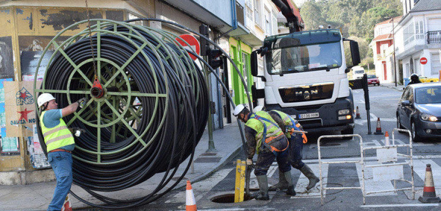 RIVEIRA - La instalación de fibra óptica por parte de otra operadora se prolongará unos seis meses