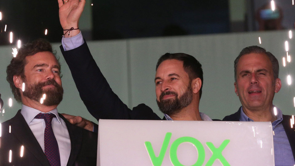 Vox se convierte en la tercera fuerza y Abascal recurrirá “todas las leyes liberticidas”