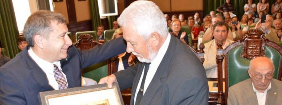 RIVEIRA - Los 4 exalcaldes de la etapa democrática reciben la Medalla de Oro del Concello