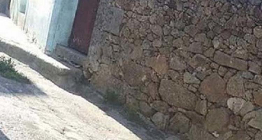 Arrecian las críticas sobre el mal estado de la calle tras la caída de una vecina en Bouza de Arriba