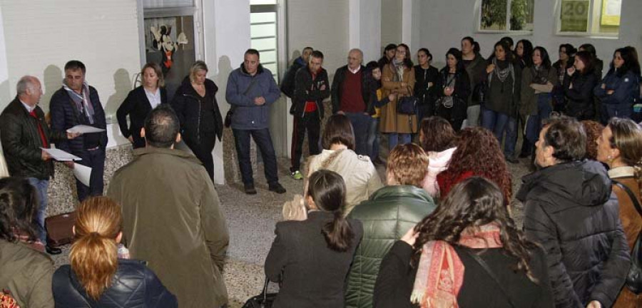 Los padres de Carril comienzan el lunes las protestas contra el doble turno en el comedor
