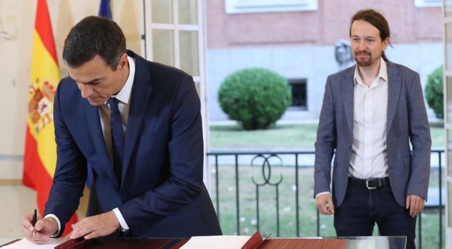 Sánchez e Iglesias cierran en dos meses un pacto que revierte las políticas del PP