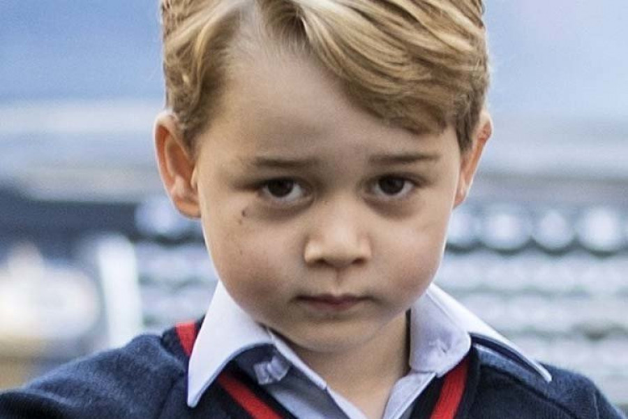 El príncipe Jorge vuelve al colegio de la mano de su padre, Guillermo