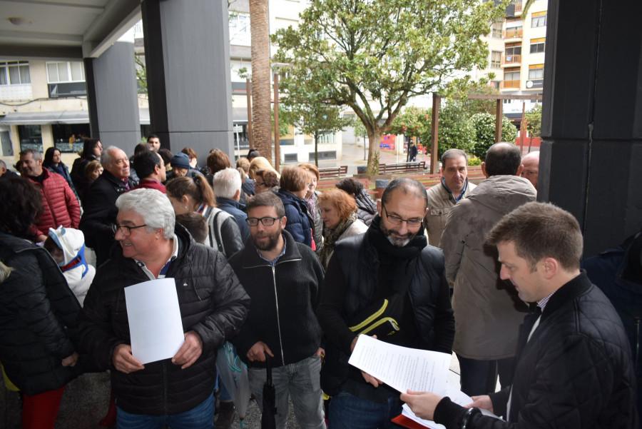 Solicitan a Ruiz que las calles peatonalizadas en Ribeira se abran al tráfico con límite de velocidad a 20 o 30 por hora