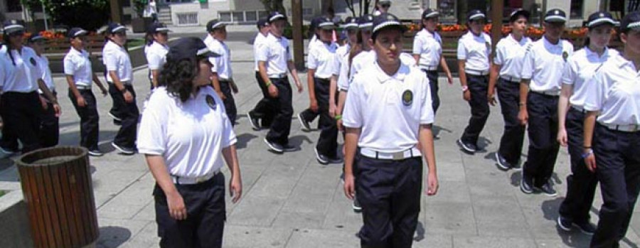 RIVEIRA - Menudos policías por la calle