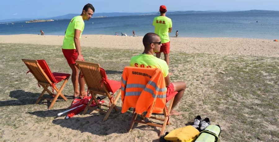 Ribeira se ve obligada a recurrir a una empresa para cubrir las plazas de socorristas vacantes