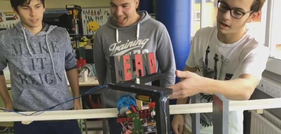 Alumnos del Asorey buscan “Me gusta” para ganar un certamen con su robot camarero