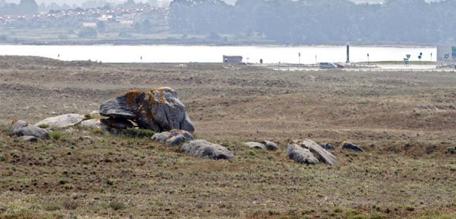 El Pleno aprueba recurrir la anulación de la revisión de deslinde de Sanxenxo y O Grove