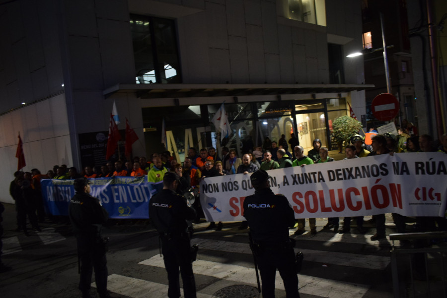 Los trabajadores de las ambulancias se movilizan para sabotear el mitin de Feijóo en Ribeira en apoyo a Ruiz