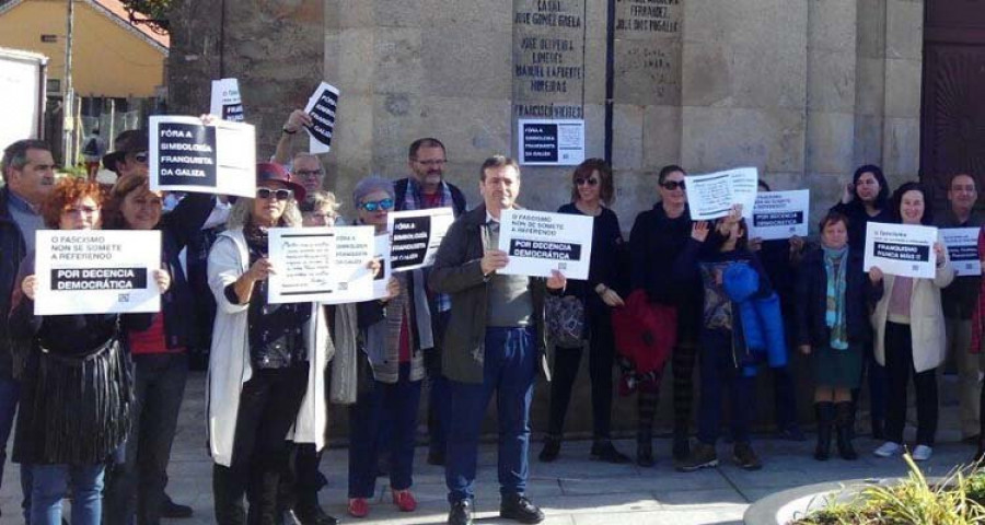 Una docena de colectivos piden la retirada de los símbolos franquistas en Cesures