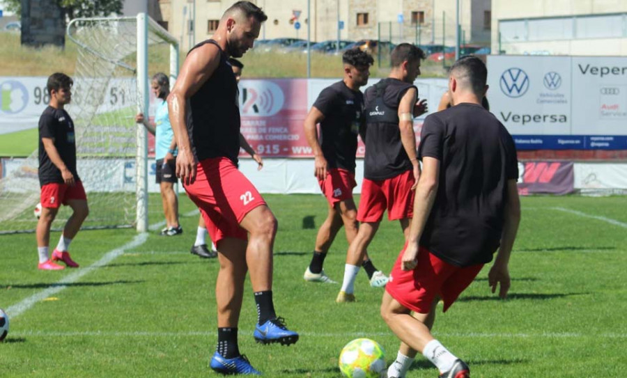 Pedro Beda ya se entrena con el Arosa tras dar negativo en el test