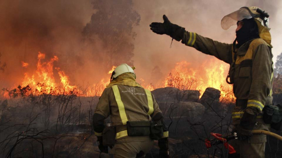 Preparan unha demanda civil contra Naturgy e Elecnor polo incendio de Rianxo en marzo